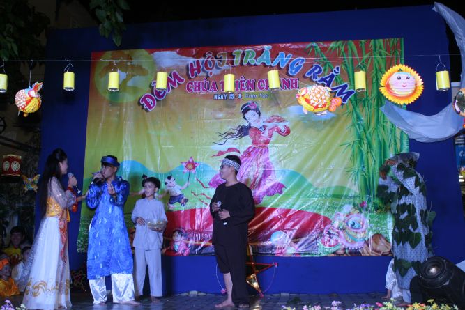 TP.HCM: Đêm hội Trăng Rằm chùa Thiên Chánh