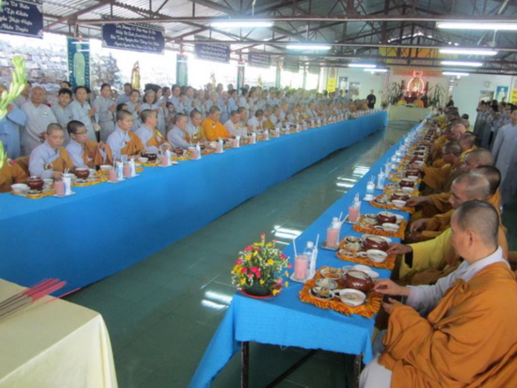 Chùa Linh Sơn Pháp Ấn cúng dường trai tăng nhân mùa Vu lan báo hiếu