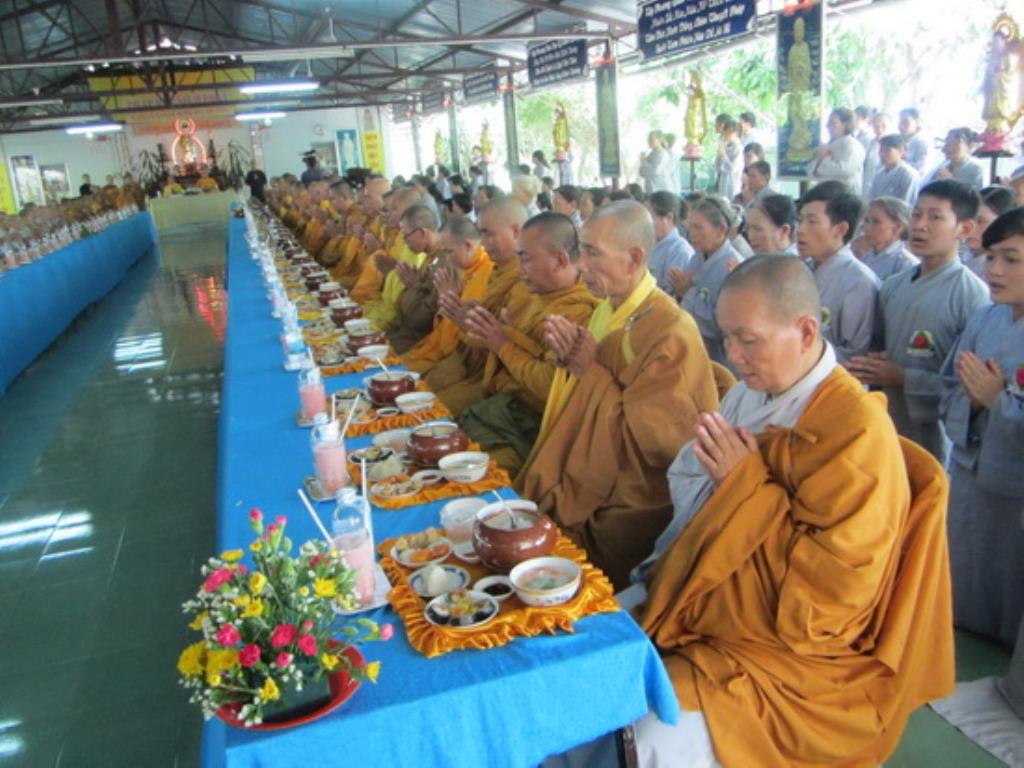 Chùa Linh Sơn Pháp Ấn cúng dường trai tăng nhân mùa Vu lan báo hiếu