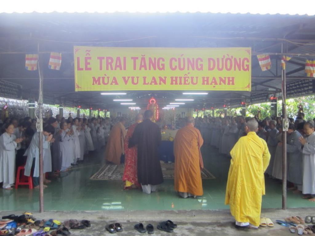 Chùa Linh Sơn Pháp Ấn cúng dường trai tăng nhân mùa Vu lan báo hiếu