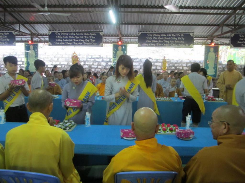 Chùa Linh Sơn Pháp Ấn cúng dường trai tăng nhân mùa Vu lan báo hiếu