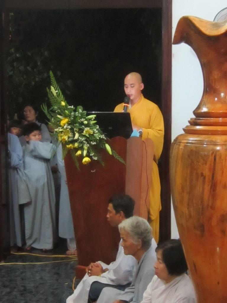 Pháp hội Vu lan-Lễ bông hồng cài áo ở tổ đình Thiên Bửu