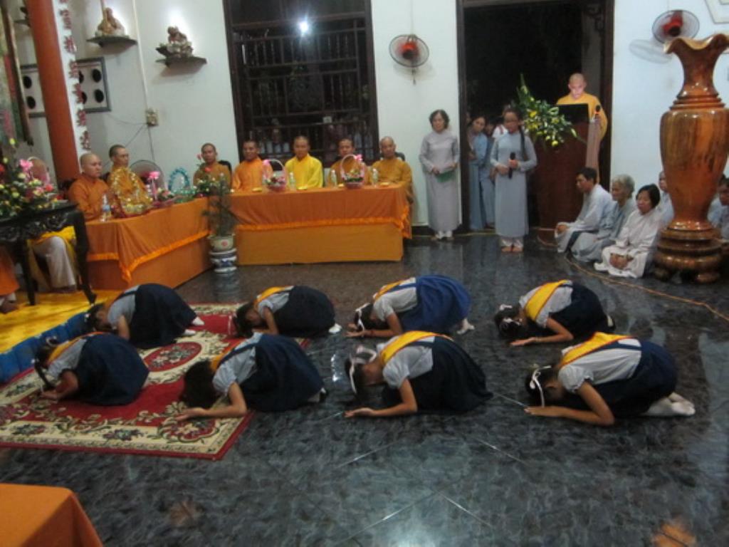 Pháp hội Vu lan-Lễ bông hồng cài áo ở tổ đình Thiên Bửu