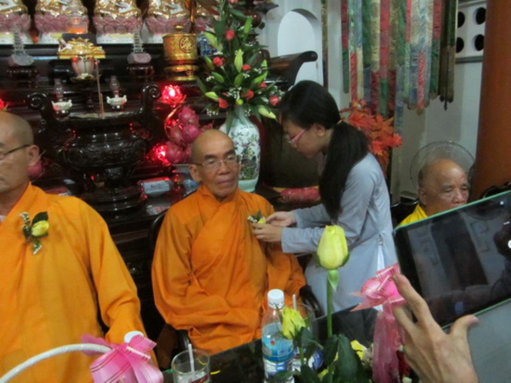 Pháp hội Vu lan-Lễ bông hồng cài áo ở tổ đình Thiên Bửu