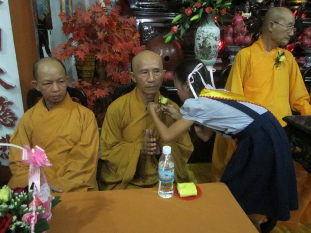 Pháp hội Vu lan-Lễ bông hồng cài áo ở tổ đình Thiên Bửu