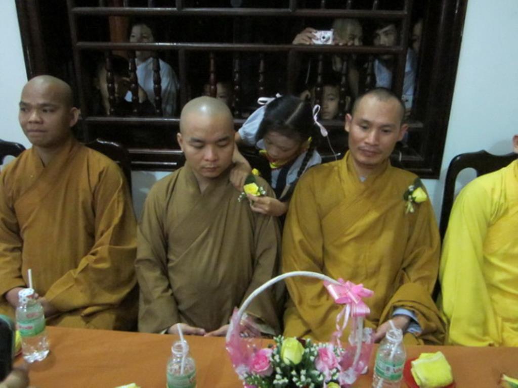 Pháp hội Vu lan-Lễ bông hồng cài áo ở tổ đình Thiên Bửu