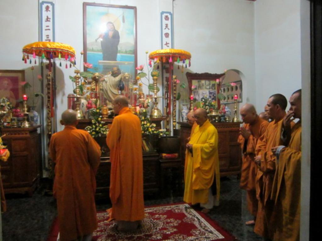 Pháp hội Vu lan-Lễ bông hồng cài áo ở tổ đình Thiên Bửu