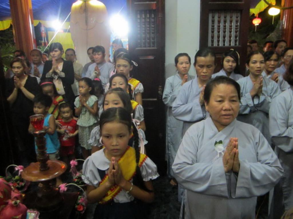 Pháp hội Vu lan-Lễ bông hồng cài áo ở tổ đình Thiên Bửu