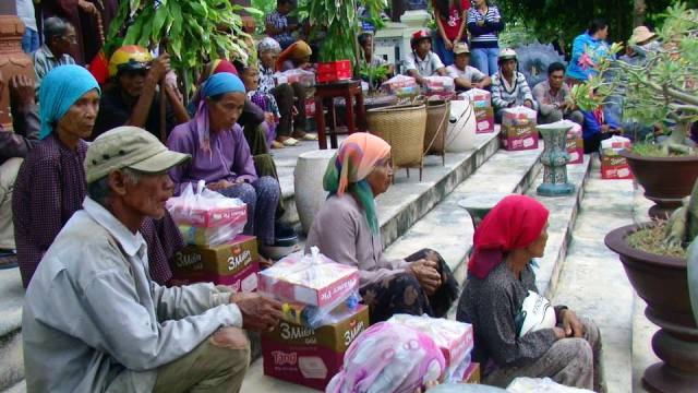 Khánh Hòa: Chùa Thanh Hải (Cam Ranh) trao tặng 70 phằn quà Trung thu 2014