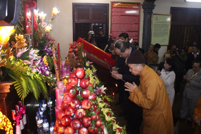 Quảng Ninh: Chùa Ba Vàng tổ chức lễ nhập linh 10 pho đại sách ghi danh các anh hùng liệt sỹ