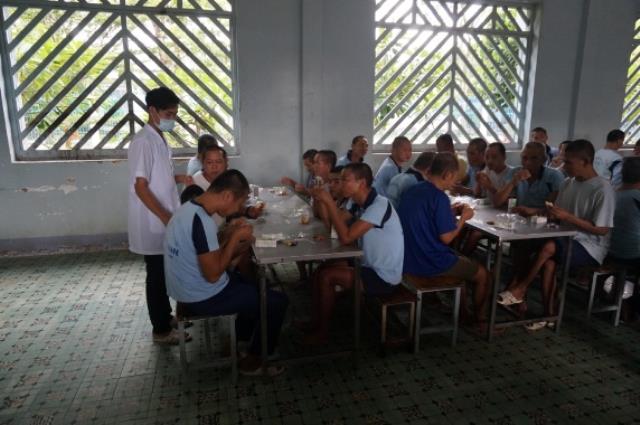 TP.HCM: Chùa Thiên Chánh thăm và tặng quà cho bệnh nhân trại tâm thần Tân Định, Tân Uyên