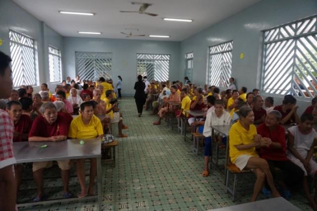 TP.HCM: Chùa Thiên Chánh thăm và tặng quà cho bệnh nhân trại tâm thần Tân Định, Tân Uyên