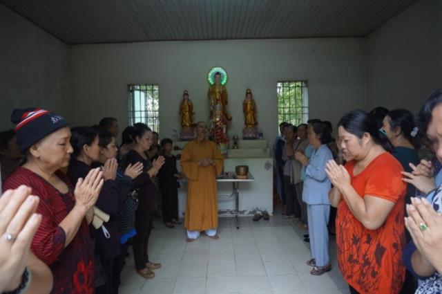 TP.HCM: Chùa Thiên Chánh thăm và tặng quà cho bệnh nhân trại tâm thần Tân Định, Tân Uyên