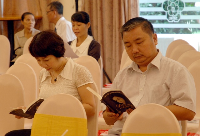 TP. HCM: Họp báo ra mắt tự truyện &quot;Đứng Dậy và Bước Đi&quot; của Nguyễn Hướng Dương