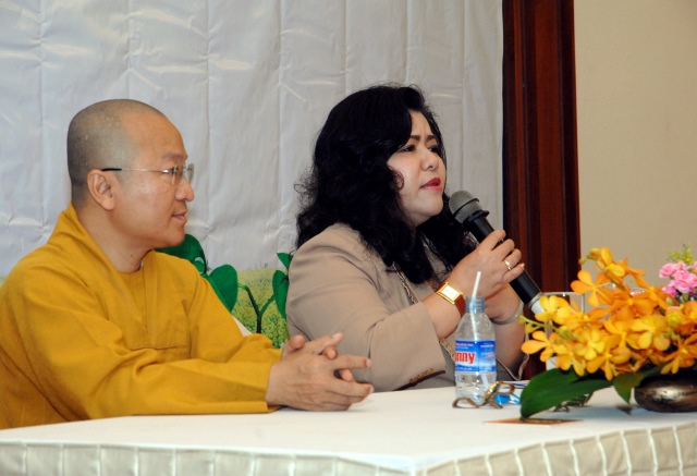 TP. HCM: Họp báo ra mắt tự truyện &quot;Đứng Dậy và Bước Đi&quot; của Nguyễn Hướng Dương