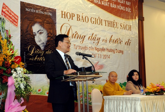 TP. HCM: Họp báo ra mắt tự truyện &quot;Đứng Dậy và Bước Đi&quot; của Nguyễn Hướng Dương