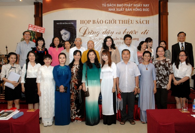 TP. HCM: Họp báo ra mắt tự truyện &quot;Đứng Dậy và Bước Đi&quot; của Nguyễn Hướng Dương