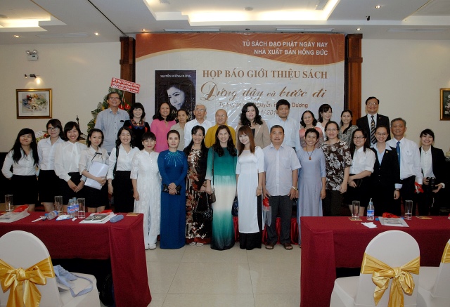 TP. HCM: Họp báo ra mắt tự truyện &quot;Đứng Dậy và Bước Đi&quot; của Nguyễn Hướng Dương