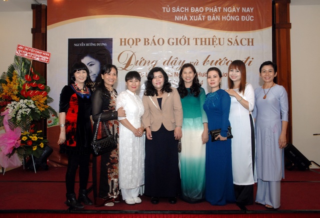 TP. HCM: Họp báo ra mắt tự truyện &quot;Đứng Dậy và Bước Đi&quot; của Nguyễn Hướng Dương