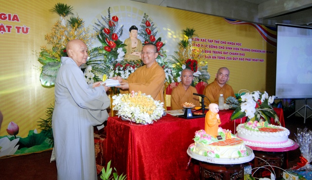 Chuỗi hoạt động nhân văn trong lễ kỷ niệm 30 năm xuất gia của TT. Thích Nhật Từ