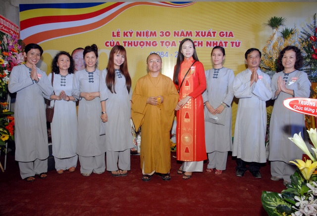 Chuỗi hoạt động nhân văn trong lễ kỷ niệm 30 năm xuất gia của TT. Thích Nhật Từ