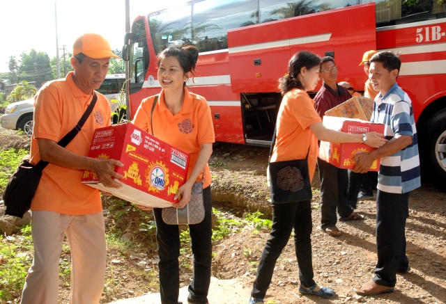 Quỹ Đạo Phật Ngày Nay: Tặng quà cho người mù và nhiễm chất độc da cam tại Đồng Nai