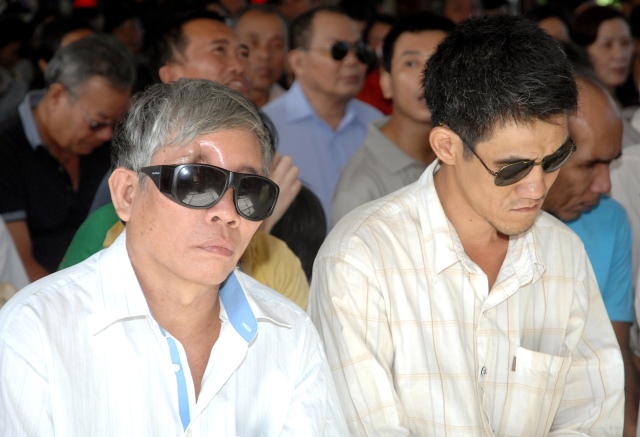 Quỹ Đạo Phật Ngày Nay: Tặng quà cho người mù và nhiễm chất độc da cam tại Đồng Nai
