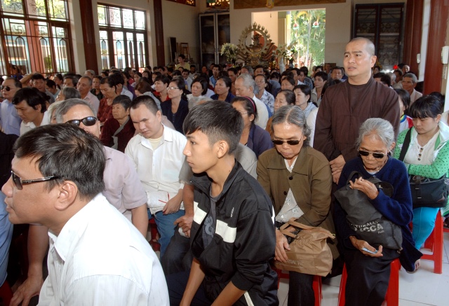 Quỹ Đạo Phật Ngày Nay: Tặng quà cho người mù và nhiễm chất độc da cam tại Đồng Nai
