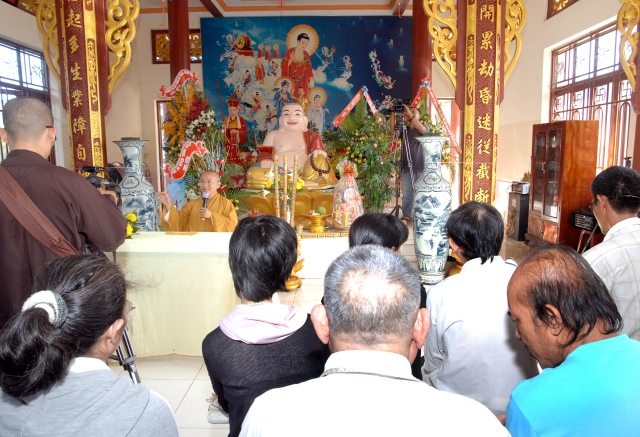 Quỹ Đạo Phật Ngày Nay: Tặng quà cho người mù và nhiễm chất độc da cam tại Đồng Nai
