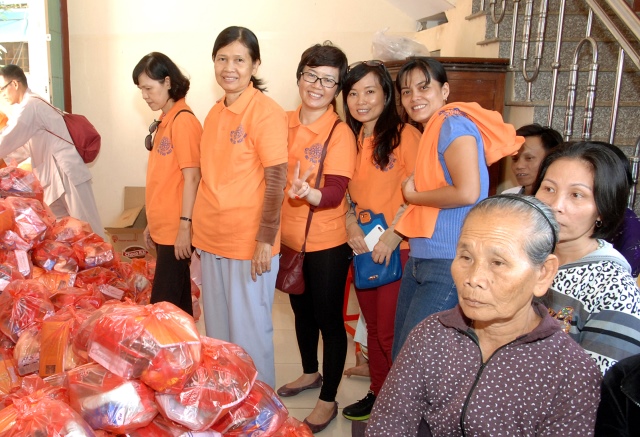Quỹ Đạo Phật Ngày Nay: Tặng quà cho người mù và nhiễm chất độc da cam tại Đồng Nai
