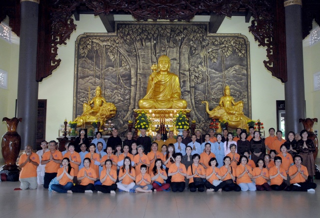 Quỹ Đạo Phật Ngày Nay: Tặng quà cho người mù và nhiễm chất độc da cam tại Đồng Nai