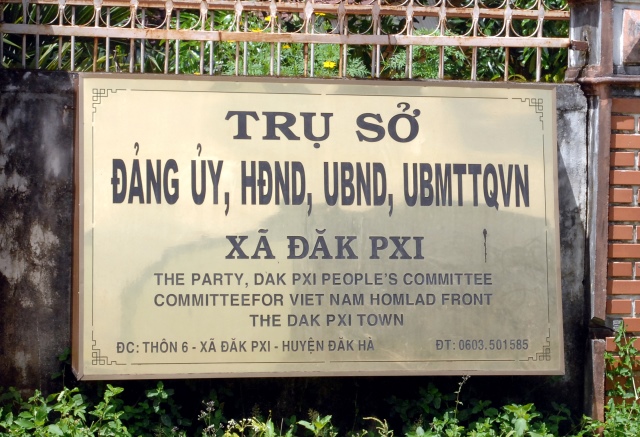 Quỹ Đạo Phật Ngày Nay: Tặng quà cho học sinh nghèo tại Kon Tum