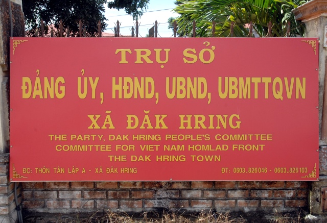 Quỹ Đạo Phật Ngày Nay: Tặng quà cho học sinh nghèo tại Kon Tum