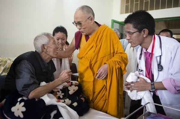 Ấn Độ: Chùm ảnh đức Đạt Lai Lạt Ma giảng dạy tại tu viện Ganden Jangtse ngày 28.29/12/2014