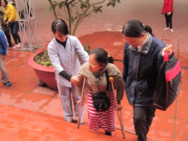 Thái Bình: Gần 200 người khuyết tật về chùa Từ Xuyên dự khóa tu