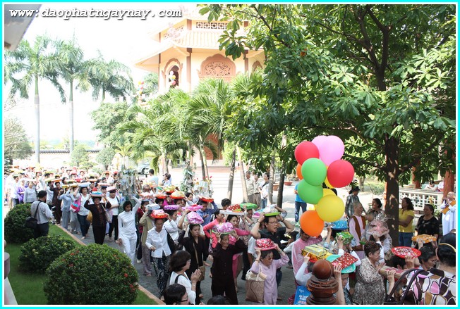 TP. HCM: Chùm ảnh lễ dâng y Kathina PL 2558 tại Xá Lợi Phật Đài