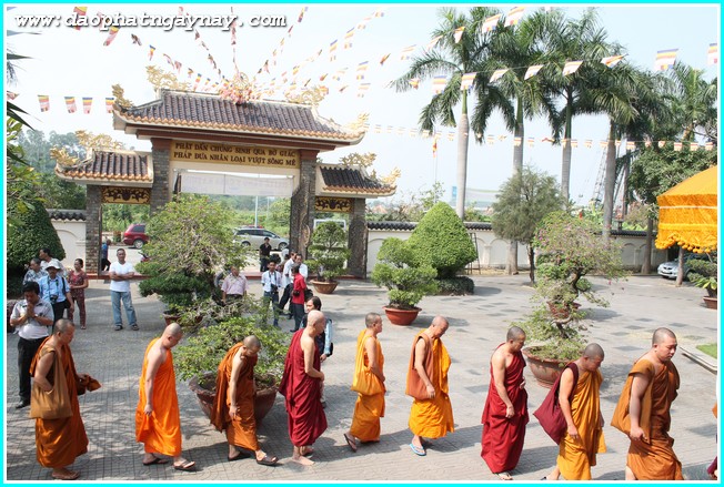 TP. HCM: Chùm ảnh lễ dâng y Kathina PL 2558 tại Xá Lợi Phật Đài