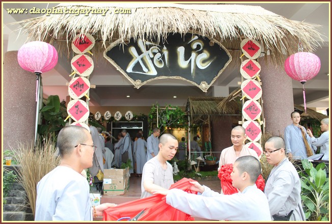 Chùm ảnh: Sẵn sàng cho lễ kỷ niệm 25 năm thành lập Trường Trung Cấp Phật Học TP. HCM (1989 - 2014)