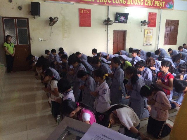Thái Bình: Gần 200 bạn trẻ về chùa Ứng Linh dự tu một ngày