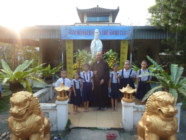 TP. HCM: Đêm hoa đăng lễ vía Quán Thế Âm Bồ Tát tại chùa An Linh