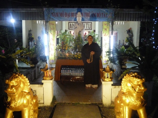 TP. HCM: Đêm hoa đăng lễ vía Quán Thế Âm Bồ Tát tại chùa An Linh