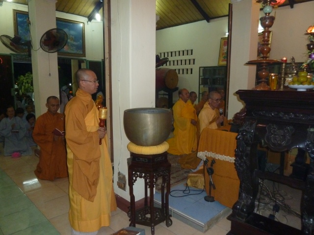 TP. HCM: Đêm hoa đăng lễ vía Quán Thế Âm Bồ Tát tại chùa An Linh