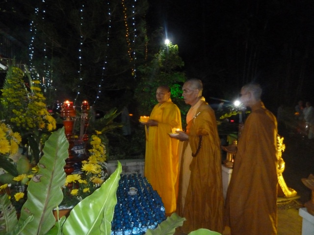TP. HCM: Đêm hoa đăng lễ vía Quán Thế Âm Bồ Tát tại chùa An Linh