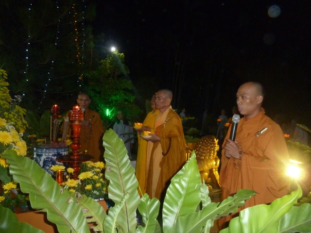TP. HCM: Đêm hoa đăng lễ vía Quán Thế Âm Bồ Tát tại chùa An Linh