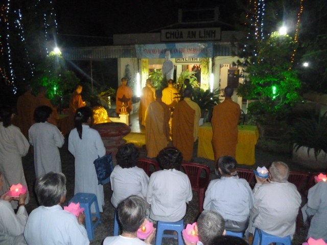 TP. HCM: Đêm hoa đăng lễ vía Quán Thế Âm Bồ Tát tại chùa An Linh