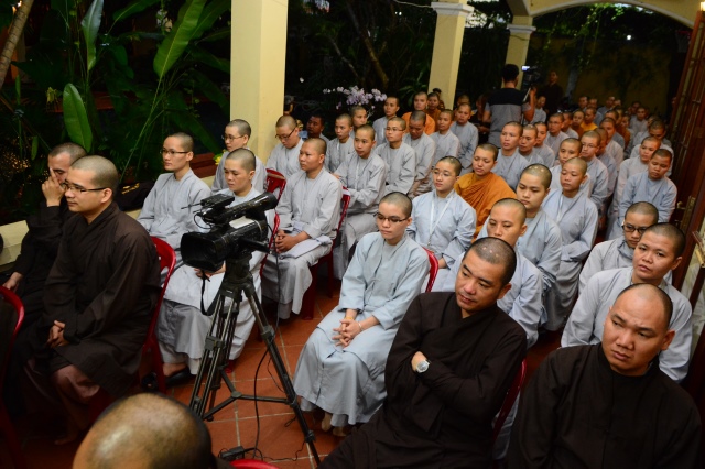 Quỹ Đạo Phật Ngày Nay: Trao tặng Học Bổng cho các Tăng Ni sinh niên khóa 2014-2015