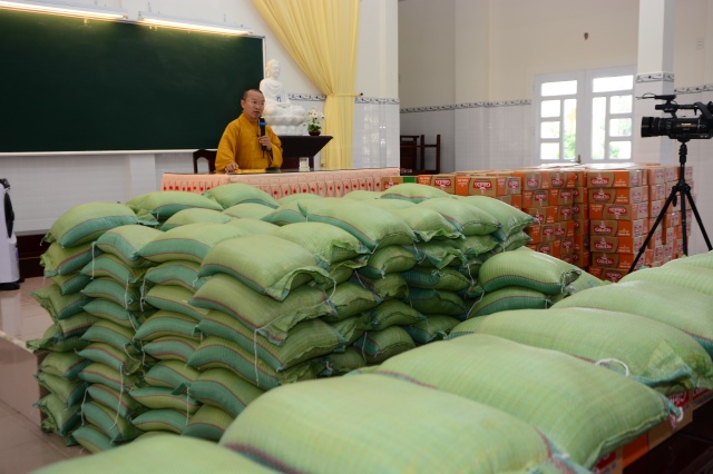 Quỹ Từ Thiện Đạo Phật Ngày Nay tặng quà cho người khuyết tật  tại Huyện Vĩnh Lợi - Bạc Liêu