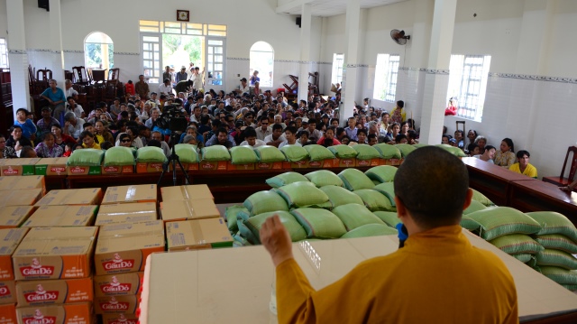 Quỹ Từ Thiện Đạo Phật Ngày Nay tặng quà cho người khuyết tật  tại Huyện Vĩnh Lợi - Bạc Liêu