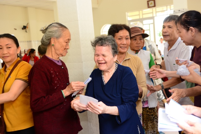 Quỹ Từ Thiện Đạo Phật Ngày Nay tặng quà cho người khuyết tật  tại Huyện Vĩnh Lợi - Bạc Liêu