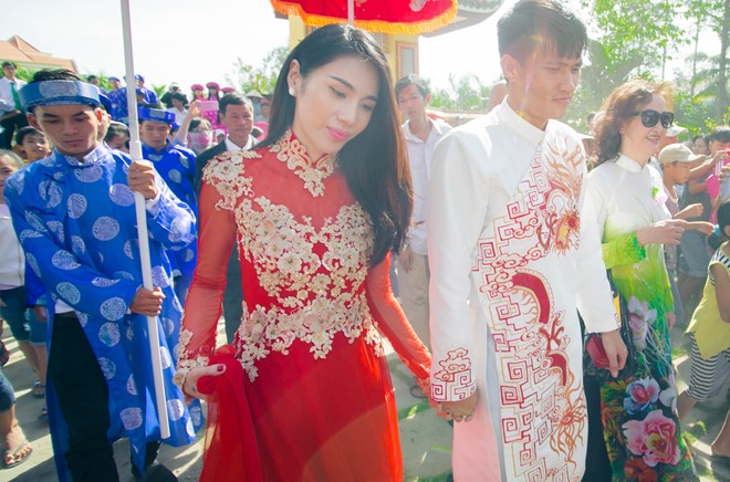 Thủy Tiên - Công Vinh thề nguyền yêu thương ở lễ hằng thuận